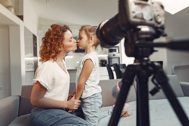 Free photo mother with daughter shoots a beauty blog