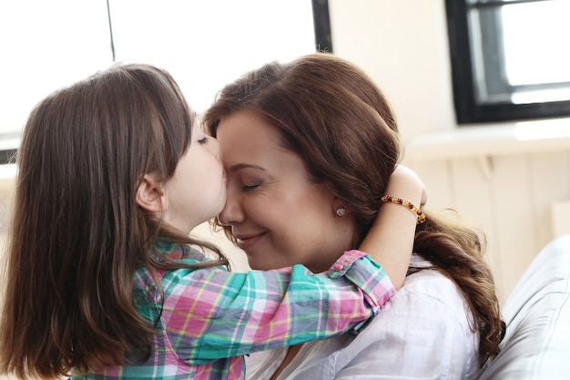 Free photo mother with daughter on the sofa