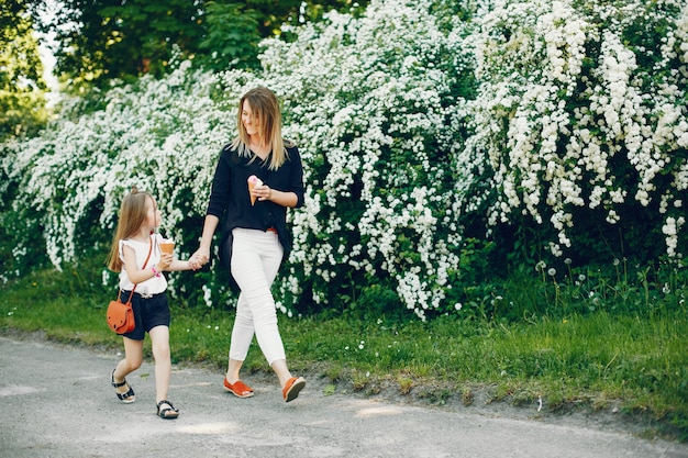 Free photo mother with daughter