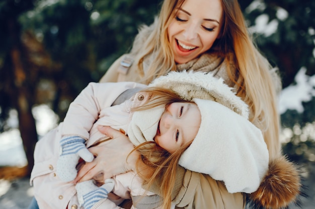 Free photo mother with daughter