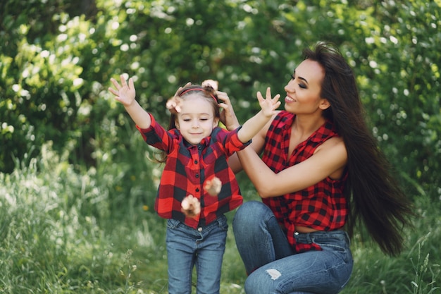 Foto gratuita madre con figlia