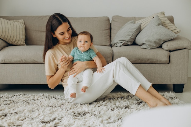 Free photo mother with her little baby girl at home