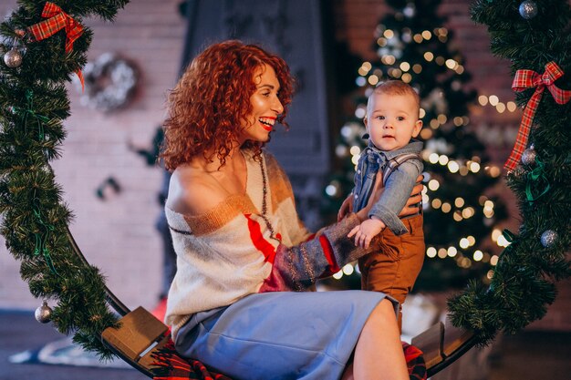 크리스마스 트리, 그녀의 작은 아들과 어머니