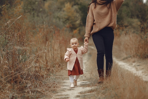 Free photo mother with little daughter playing in a field