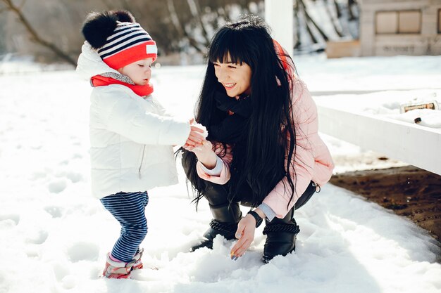 작은 딸과 어머니