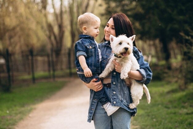 息子と犬の母親