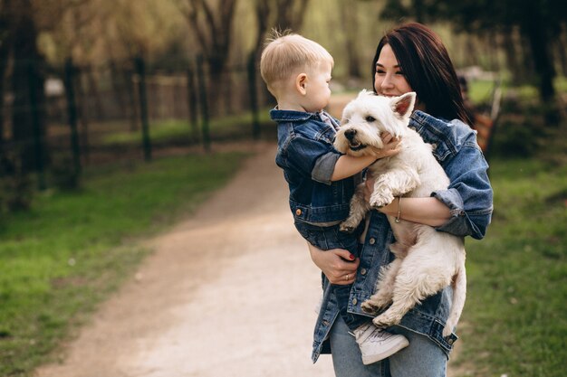 息子と犬の母親