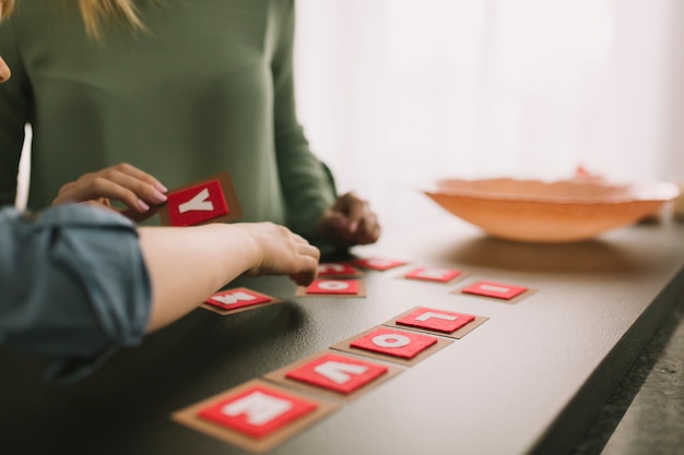 Foto gratuita concetto di giorno di madri con gioco di lettere