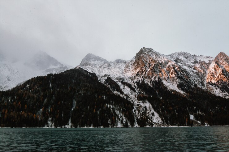 Free Photo mountain beside body of water