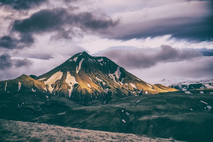 Mountain coated with snow during daytime