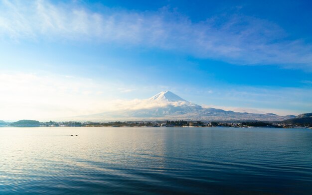 Горные Фудзи и озеро Кавагути, Япония
