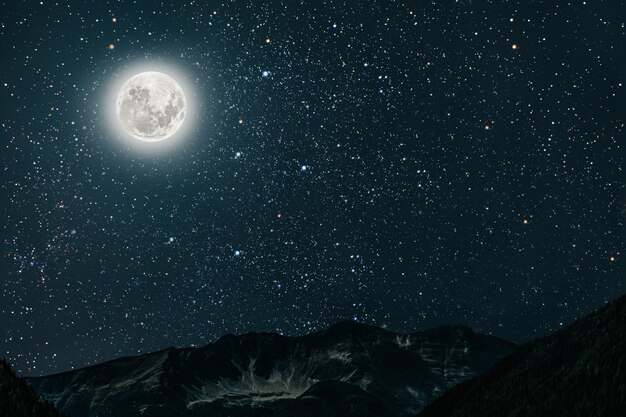 星と月と雲と山の夜空 プレミアム写真