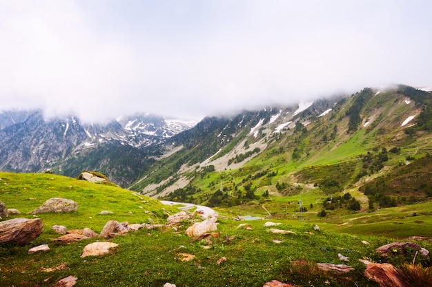 ピレネー山脈の山道。ポートデラボネグア