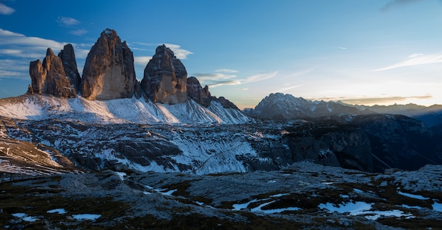 이탈리아 알프스의 산 Tre Cime di lavaredo