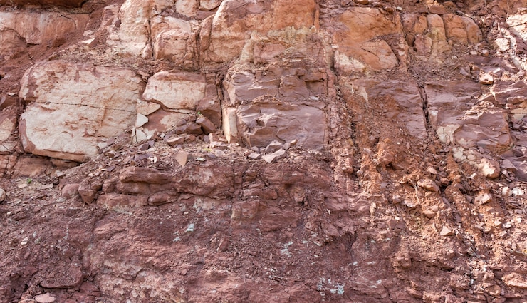 Free Photo mountain with rocks
