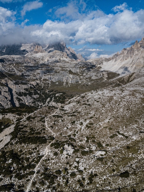 イタリアのスリーピークス自然公園の山岳風景