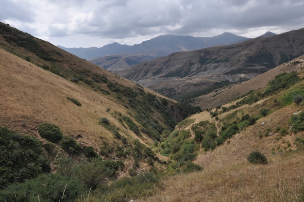 여름에 아르메니아 Vayots Dzor 지역의 산악 풍경