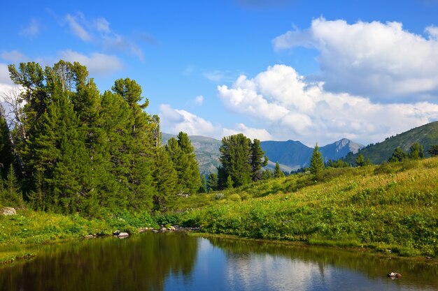 山の湖