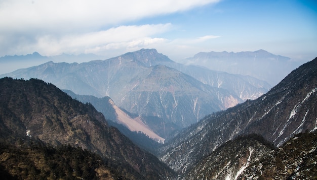 雲と山