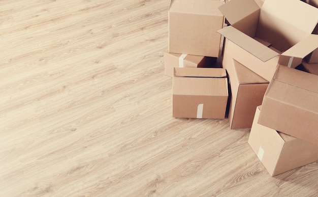 Free photo moving home with cardboard boxes