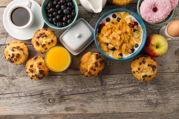 Muesli, cupcakes and juice