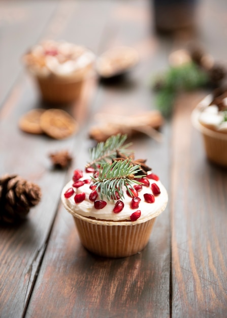 Free photo muffin with pomegranate and pine
