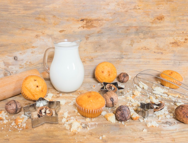 Free photo muffins and nuts