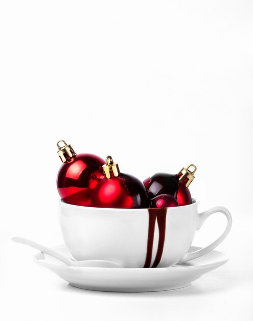 Mug with christmas balls and syrup