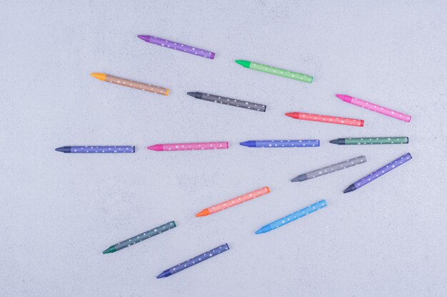 Free photo multicolor crayons or pencils in geometric composition