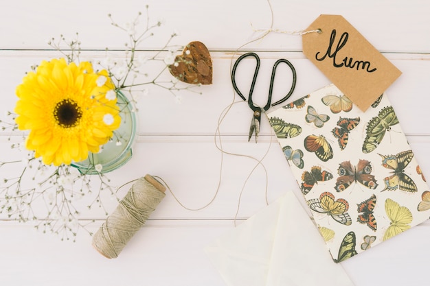 Free photo mum inscription with gerbera and scissors