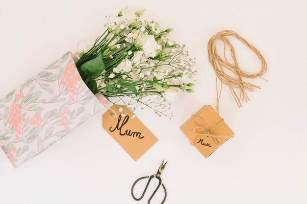 Mum inscription with roses bouquet