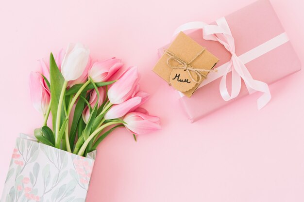 Mum inscription with tulips and gift box