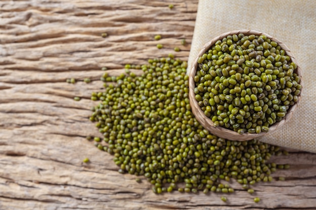 Free photo mung bean seeds on a wooden background in the kitchen