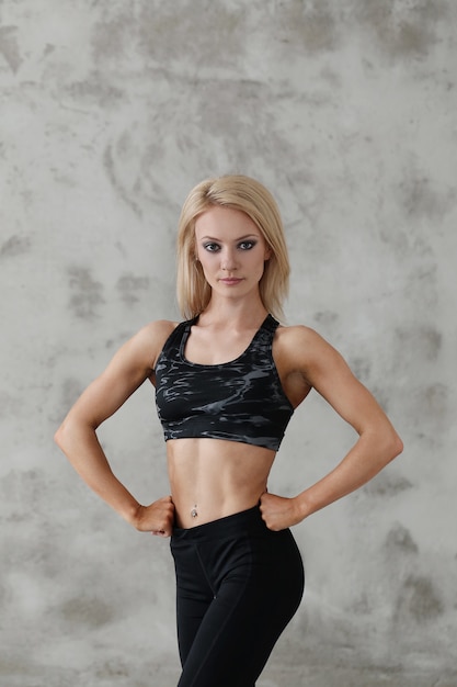 Free photo muscled athlete woman posing