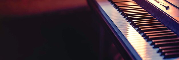 Foto gratuita sfondio musicale con tasti di pianoforte e spazio per un testo