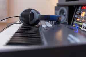 Бесплатное фото Музыкальное устройство в студии звукозаписи