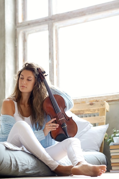 Free photo musician in bed