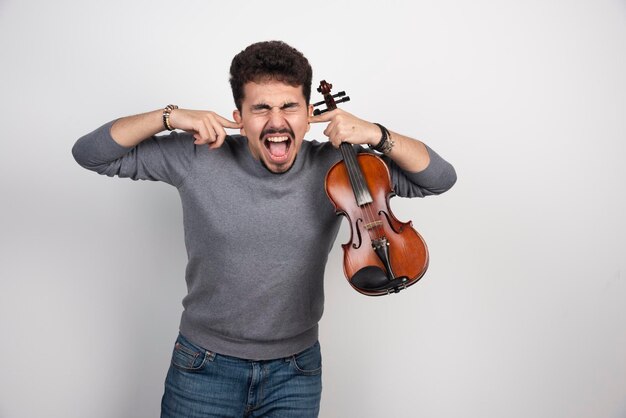 Musician plays violin and refuses to hear the critics.