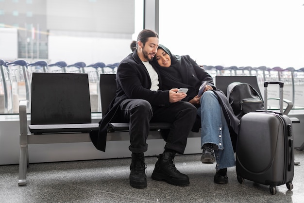 Free photo muslim couple traveling together