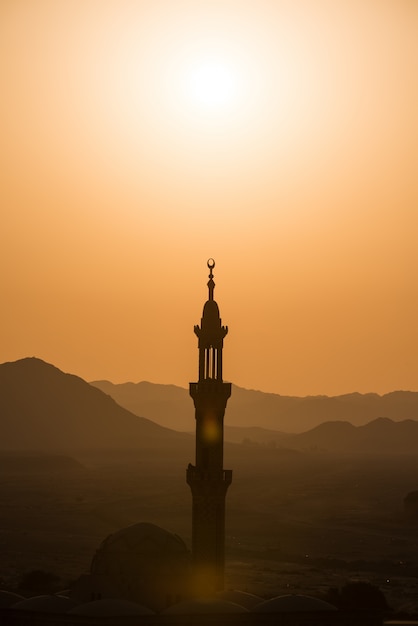 사막에서 이슬람 사원