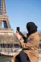 Free photo muslim woman traveling in paris