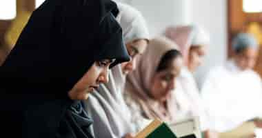 Free photo muslim women reading quran in the mosque during the ramadan