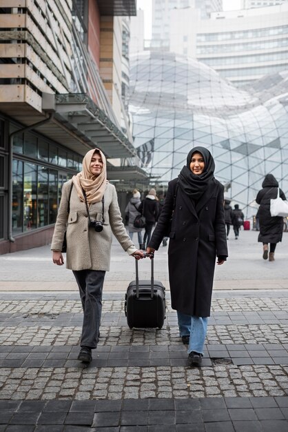 Мусульманки путешествуют вместе