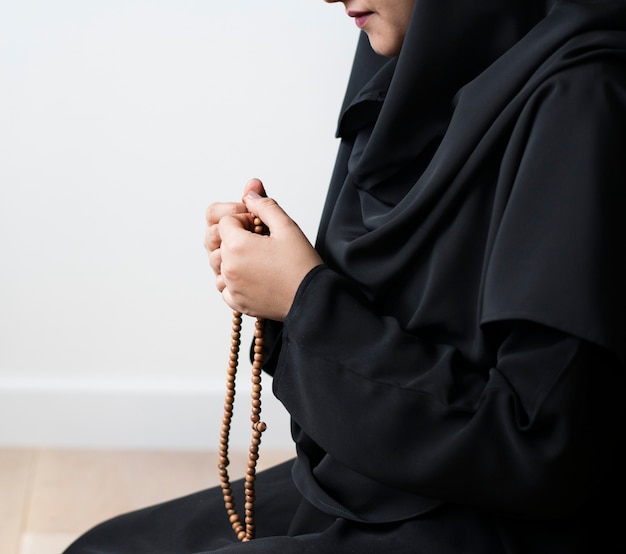 Muslim women using misbaha to keep track of counting in tasbih