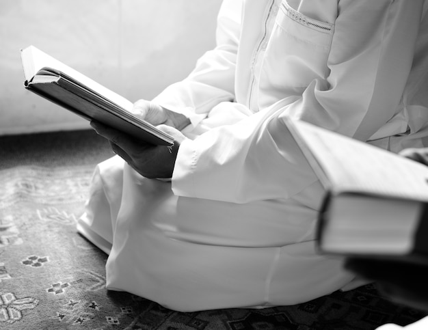 Free photo muslims reading from the quran