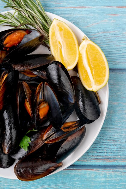 Mussel shells with fresh lemon