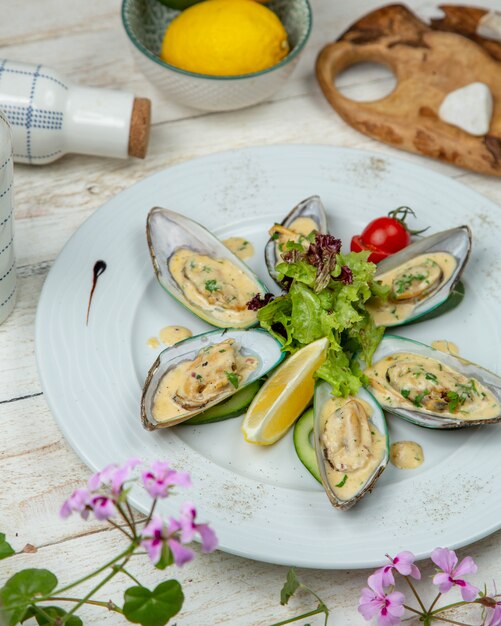 Mussels with herbs,tomato and lemon slice.