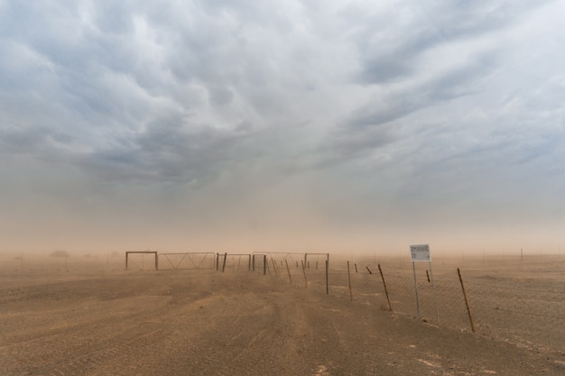 Foto gratuita tempesta di sabbia namibiana
