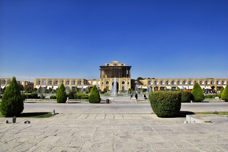  Naqsh-e jahan square in isfahan, iran. meidan emam. Premium Photo