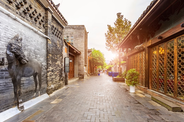 좁은 중국 마을 중국 오래 된 집